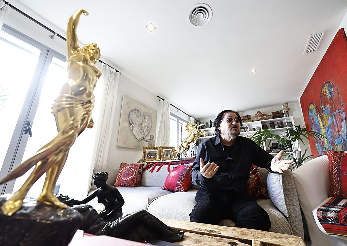 Imagen secundaria 1 - Con los leones y en su casa.